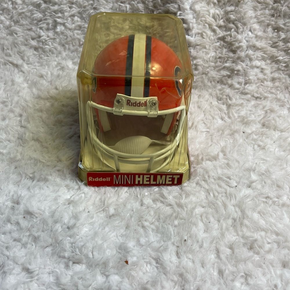 New In Box FLORIDA GATORS - Riddell Mini Football Helmet . - Picture 2 of 9